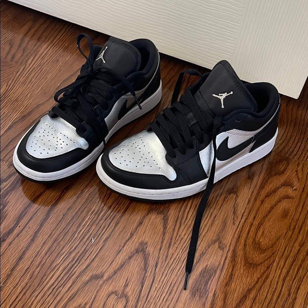 Nike Men's Black and Silver Shoes